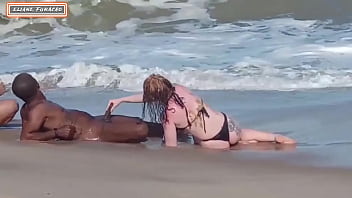 Stranger on the beach permits Three way with 2 femmes and average man-meat